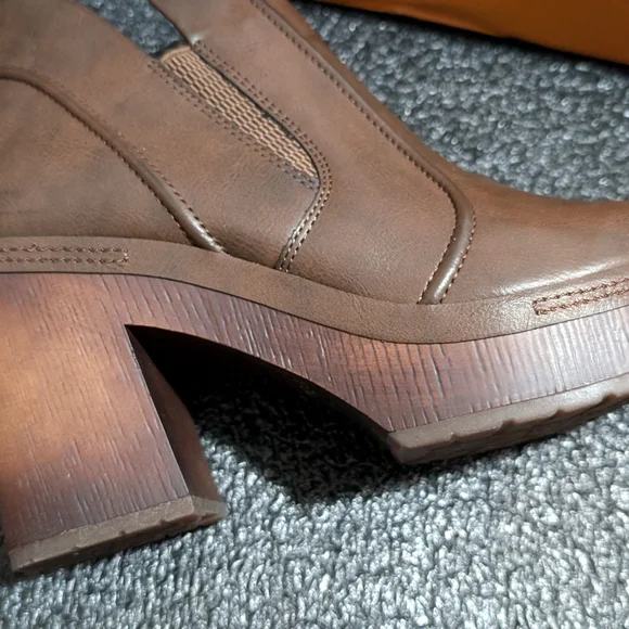 Korks Booties - Picture 7 of 8